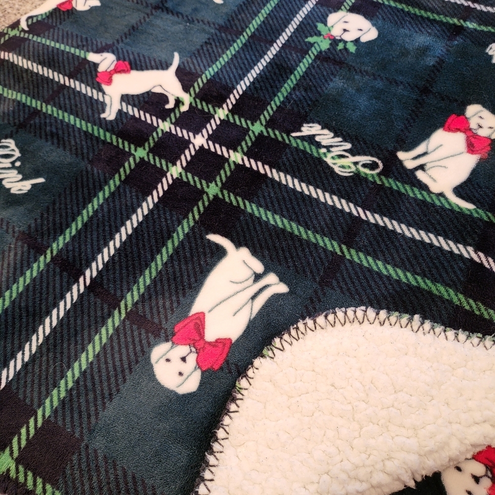 Victoria’s Secret PINK Sherpa Throw Blanket – Dogs & Plaid Design 🐶💚